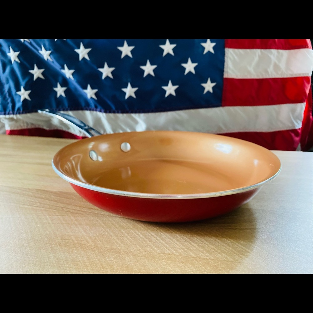 | red copper pan |